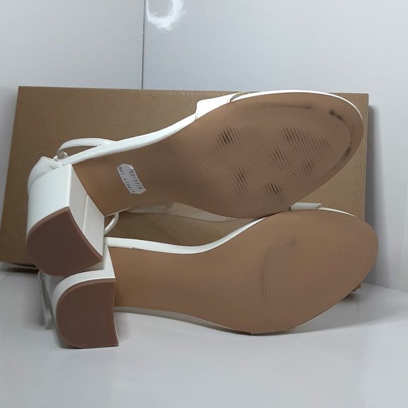 Steve Madden White Divvy Sandal Size 10 Scalloped Detail Chunky Heel Wedding - Picture 3 of 4